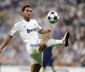 开云在线直播-赛道上的逆袭，索伯鏖战红牛二队，汉密尔顿关键制胜